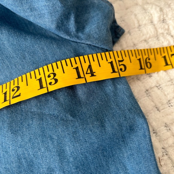 Crew cuts 10 light denim dress with back detail, pockets and flounce sleeve Nice - Picture 11 of 13